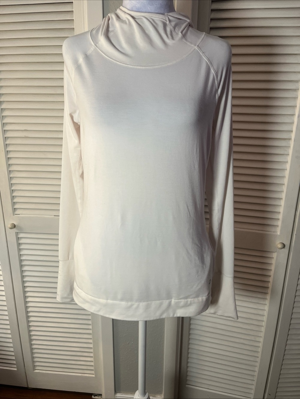 Gap Breathe long sleeve white hoodie with thumb holes . Sz M